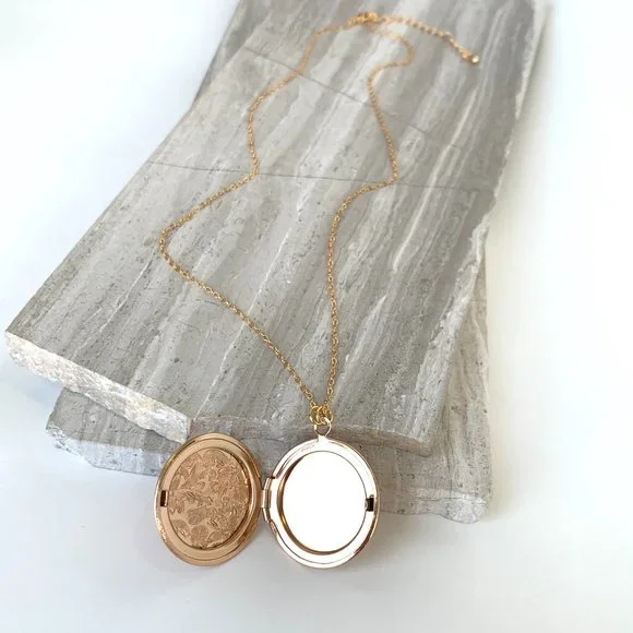 Round Gold Locket Necklace - Picture 4 of 9